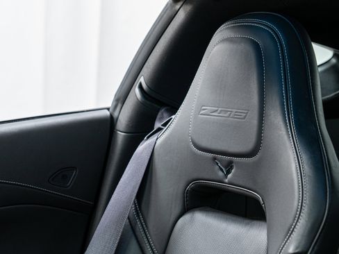 Used 2015 Chevrolet Corvette Z06 w/ 2LZ Preferred Equipment Group image 16