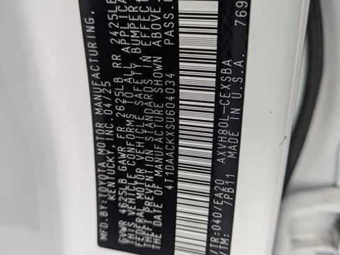 Used 2025 Toyota Camry SE image 35