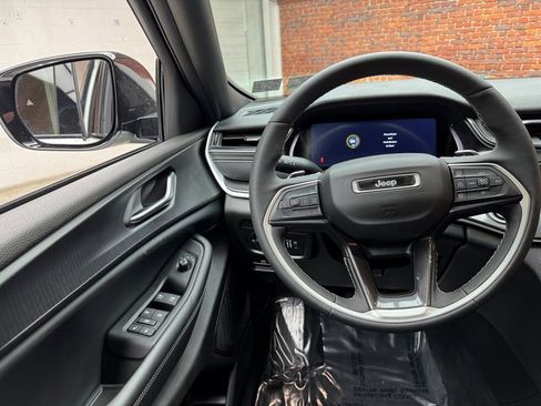 Used 2023 Jeep Grand Cherokee Altitude image 13