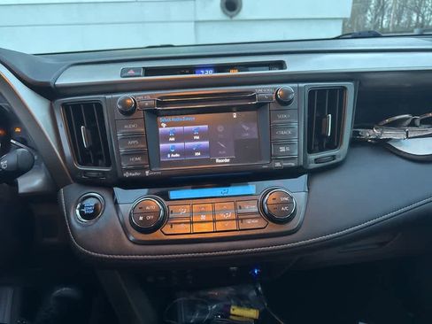 Used 2015 Toyota RAV4 Limited w/ Technology Package image 21