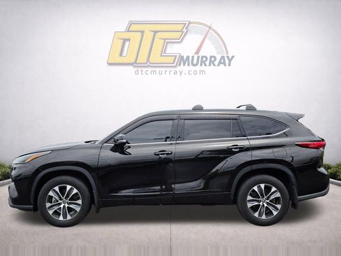 Used 2022 Toyota Highlander XLE AWD/4WD image 3