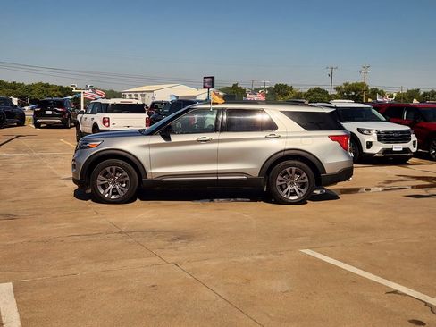 Certified 2024 Ford Explorer XLT w/ Equipment Group 202A AWD/4WD image 4