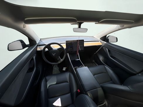 Used 2021 Tesla Model Y 2WD image 2