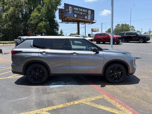Used 2024 Mitsubishi Outlander SE Black Edition FWD image 5