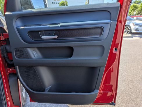 Used 2025 Volkswagen ID. Buzz Pro S Plus image 35