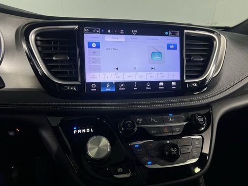 Certified 2022 Chrysler Pacifica Limited w/ Uconnect Theater Family Group image 20