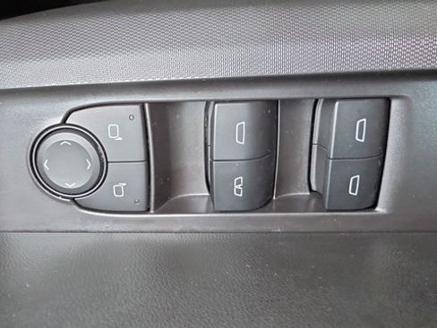 Used 2025 Chevrolet Colorado Trail Boss AWD/4WD image 21