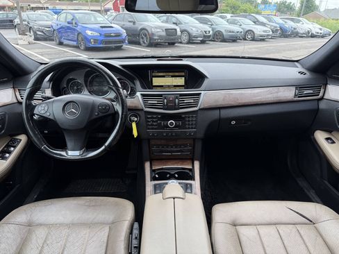 Used 2011 Mercedes-Benz E 550 4MATIC Sedan w/ Premium 2 Pkg image 23