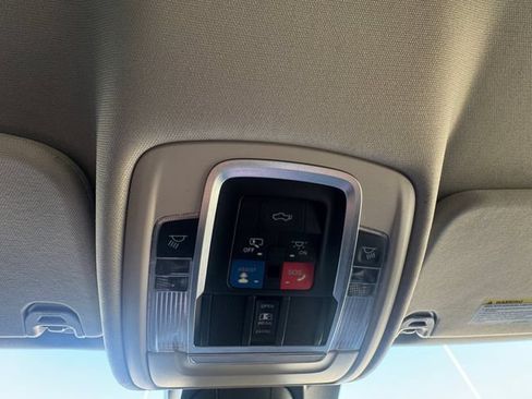 Used 2022 RAM 1500 Laramie AWD/4WD image 25