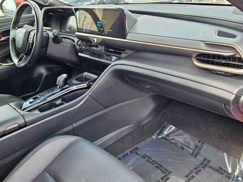 Used 2024 Toyota Crown Limited image 32