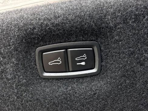 Used 2022 Porsche Taycan 4S image 46