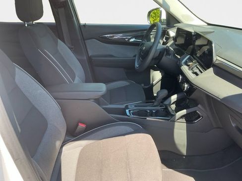 Used 2025 Chevrolet TrailBlazer LT AWD/4WD image 16