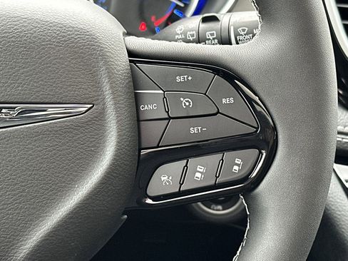 New 2024 Chrysler Pacifica Premium image 32