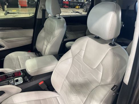 Used 2021 Kia Telluride SX w/ SX Prestige Package image 5
