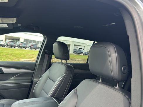 Used 2025 Buick Enclave Preferred image 17