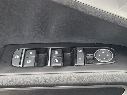Used 2025 Kia Soul LX w/ LX Technology Package FWD image 29