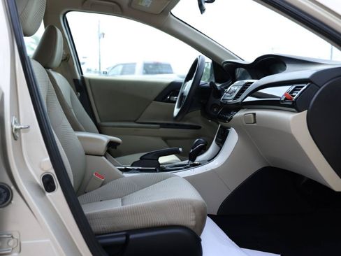 Used 2017 Honda Accord LX image 20