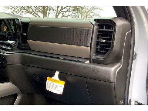 Used 2025 Chevrolet Silverado 2500 ZR2 w/ Technology Package image 18