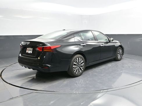 Used 2023 Nissan Altima 2.5 SV image 8