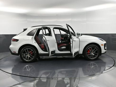 Certified 2022 Porsche Macan S image 36