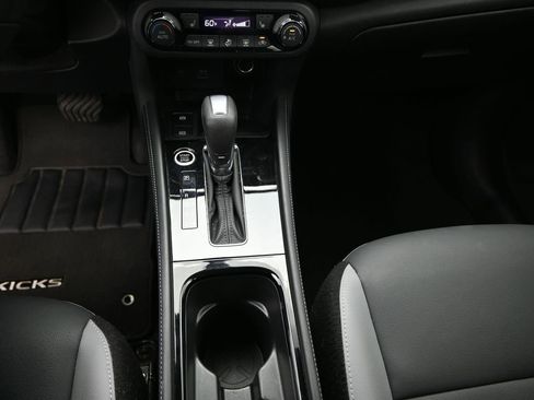 Used 2024 Nissan Kicks SR w/ SR Premium Package FWD image 14