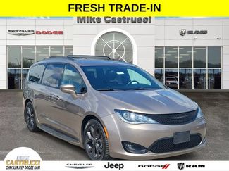 Used 2018 Chrysler Pacifica Touring-L w/ Premium Audio Group FWD video 1