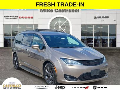 Used 2018 Chrysler Pacifica Touring-L w/ Premium Audio Group