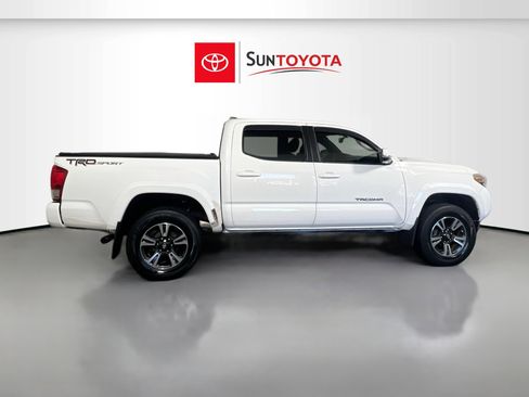Used 2017 Toyota Tacoma TRD Sport image 2
