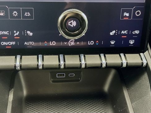New 2026 GMC Terrain Elevation w/ Elevation Premium Package AWD/4WD image 16