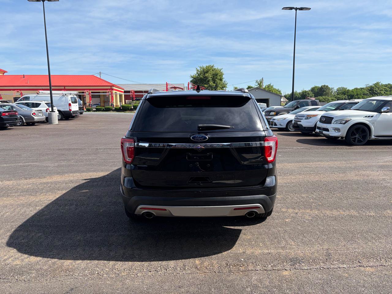 Used 2016 Ford Explorer XLT FWD image 3