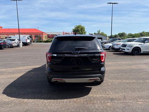 Used 2016 Ford Explorer XLT FWD image 3