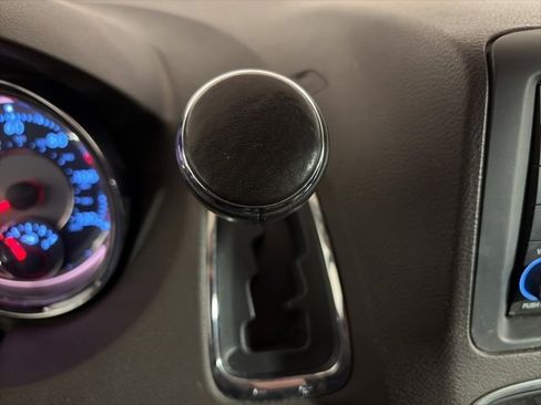 Used 2013 Chrysler Town & Country Touring image 24