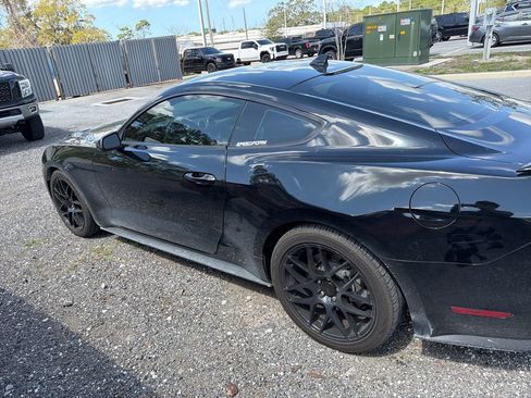 Used 2022 Ford Mustang GT w/ Equipment Group 301A image 8