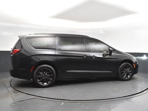 Used 2022 Chrysler Pacifica Touring-L w/ S Appearance Package image 8