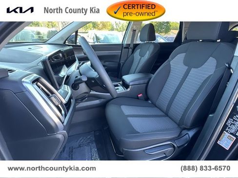 Certified 2025 Kia Sorento LX image 15