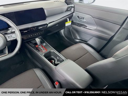 New 2026 Nissan Kicks SR w/ SR Premium Package FWD image 24