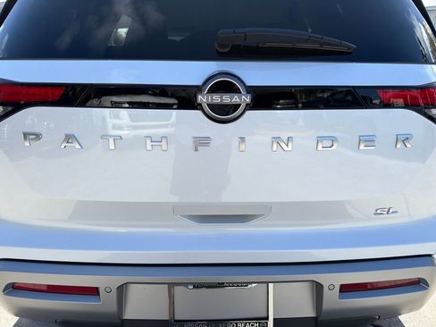 Certified 2025 Nissan Pathfinder SL image 10
