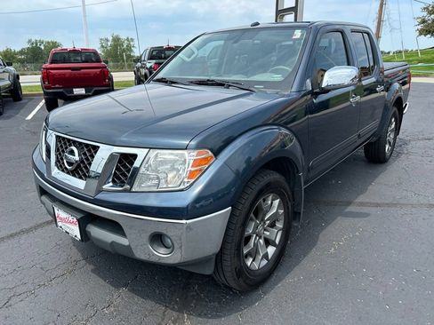 Used 2017 Nissan Frontier SL w/ Moonroof Package AWD/4WD image 9