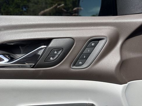 Used 2023 GMC Acadia SLT w/ Technology Package FWD image 21