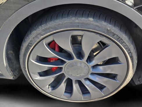 Used 2023 Tesla Model Y Performance image 31