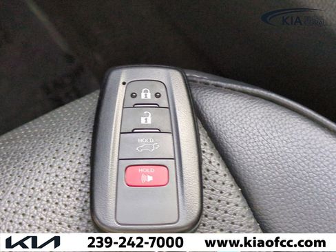 Used 2023 Toyota Highlander LE image 32