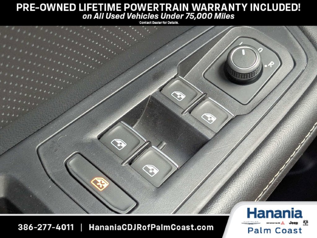 Used 2025 Volkswagen Atlas SE AWD/4WD image 24