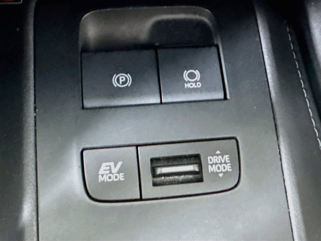 Used 2024 Toyota Venza LE AWD/4WD image 14