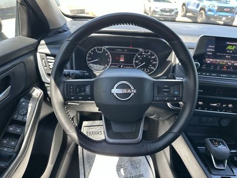 Used 2025 Nissan Rogue SV AWD/4WD image 13