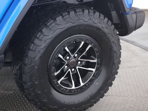 Used 2025 Jeep Wrangler Rubicon image 14