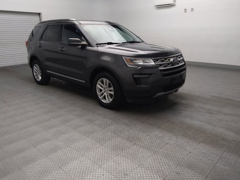 Used 2018 Ford Explorer XLT AWD/4WD image 13