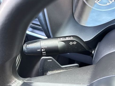 Used 2022 Nissan Rogue S image 17