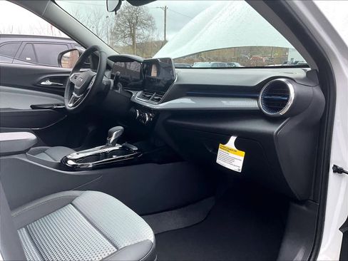 New 2026 Chevrolet Trax LT w/ Midnight Edition FWD image 10