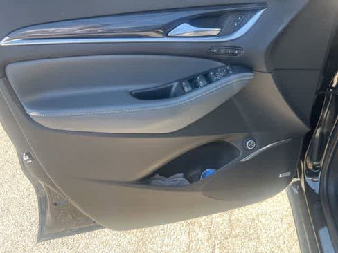 Used 2022 Buick Enclave Premium w/ Experience Buick Package FWD image 5