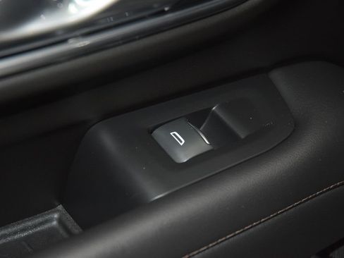 Used 2024 Chevrolet Suburban High Country image 45